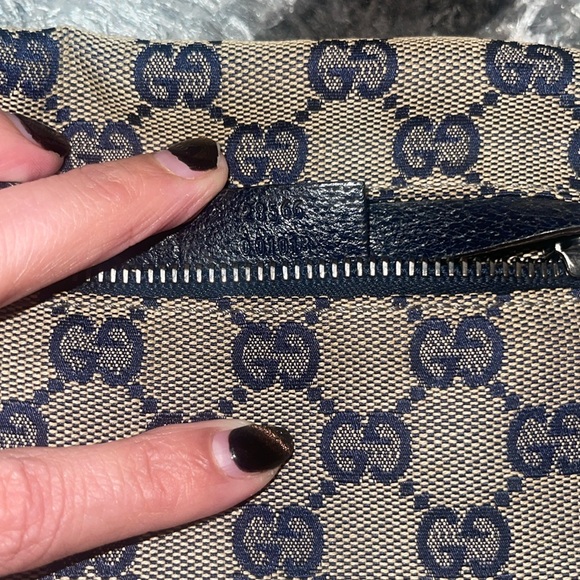(pending possible sale) Gucci belt bag - Picture 11 of 11